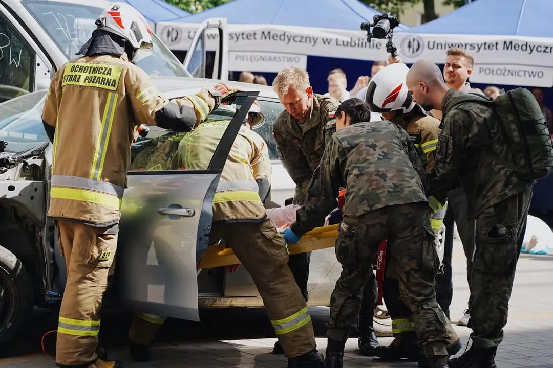 Ilustracja bloku Odporność społeczna – edukacja, świadomość, skuteczność